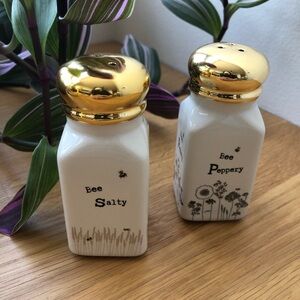 Adorable Gold Tone Anthropologie Vibes Bee Salt & Pepper Shakers Never Used 🐝